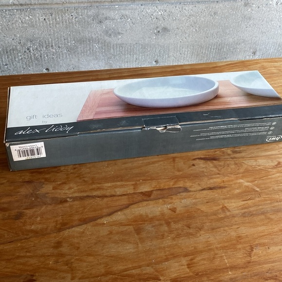 Serving dishes (3 round bowls on timber stand) - Picture 8 of 10